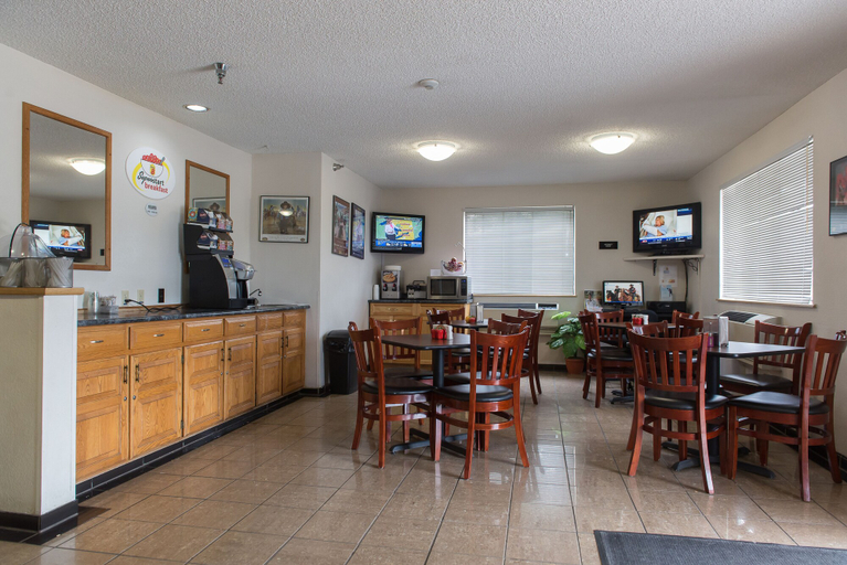 Food & Drinks 5, Super 8 by Wyndham Williams Lake, Cariboo