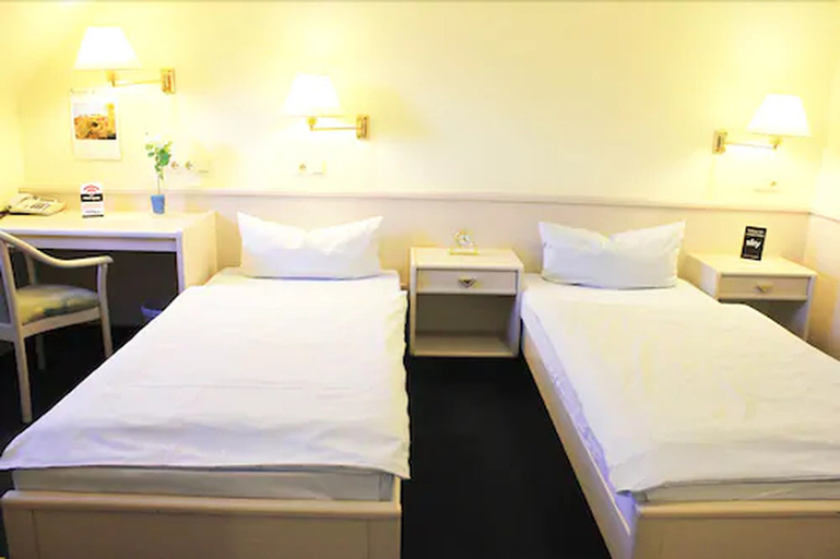 Bedroom 4, Hotel Altenwerder Hof, Hamburg