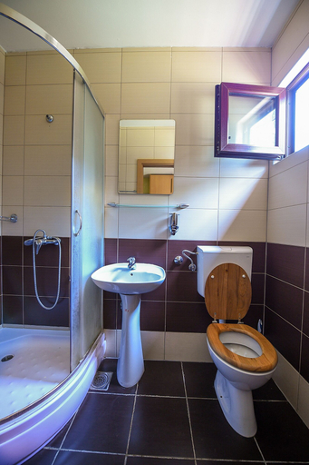 Bathroom 4, San Art Floating Hostel&Apartments, Belgrade