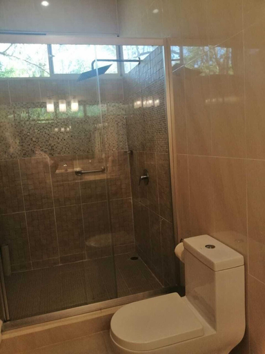 Bathroom 3, Hotel La Estancia, Lago de Nicaragua