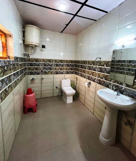 Bathroom 3, Pops Hotel & Restaurant, Kangra