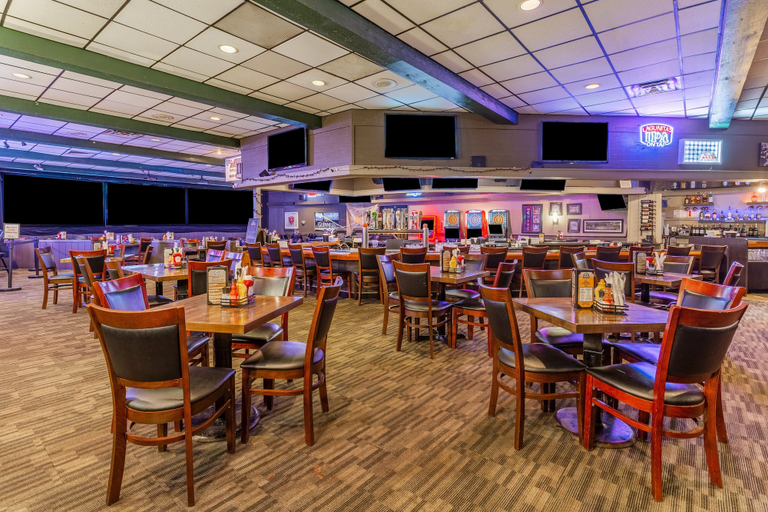 Food & Drinks 5, Holiday Inn Rockford(I-90&Rt 20/State St) by IHG, Winnebago