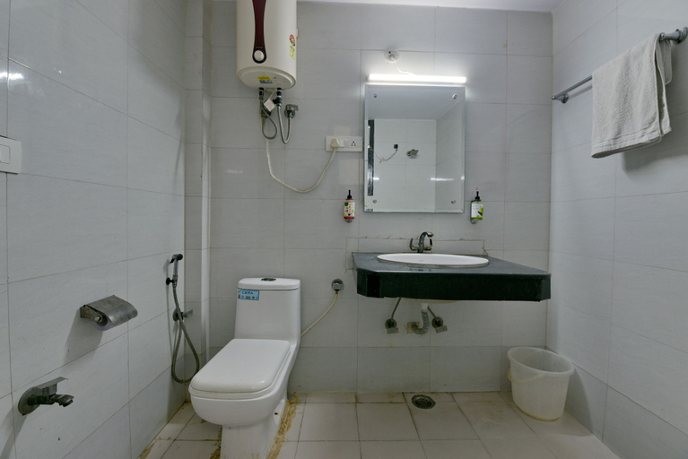 Bathroom, Hotel Admire Inn 27, Gautam Buddha Nagar