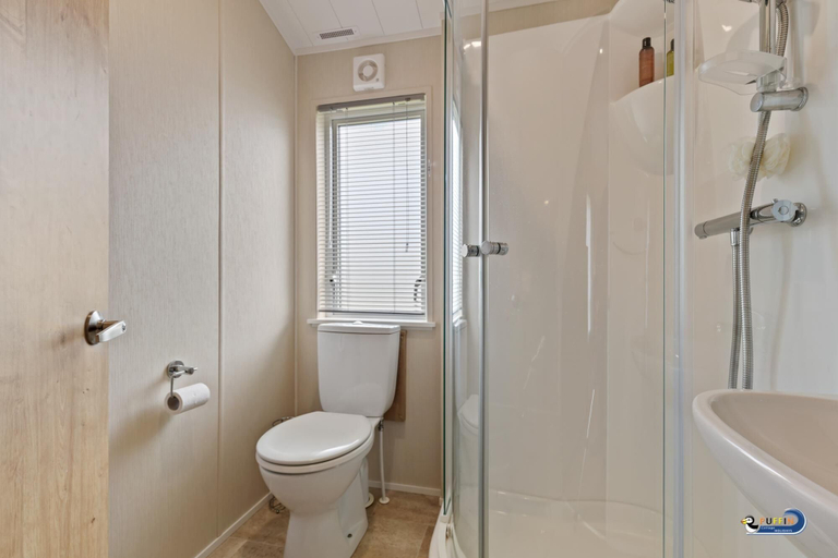 Bathroom 3, St Mary s View - Luxury Lodge Short Walk to Beach Parking, Pembrokeshire