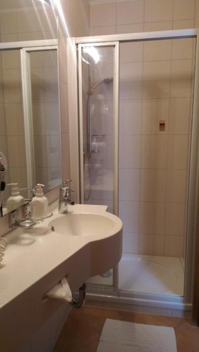 Bathroom 5, Hotel Hegenbarth's, Cochem-Zell