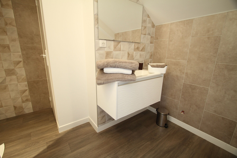 Bathroom 5, Le Clos des Etoiles, Saône-et-Loire
