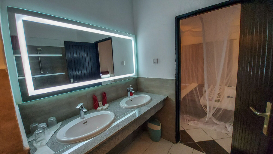Bathroom 5, Diani Sea Resort, Msambweni