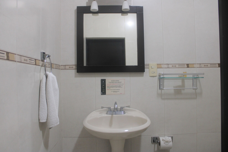 Bathroom 4, Hotel Alika, Vetagrande