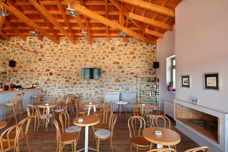 Food & Drinks 4, Foresta in Medias Mores, Peloponnese