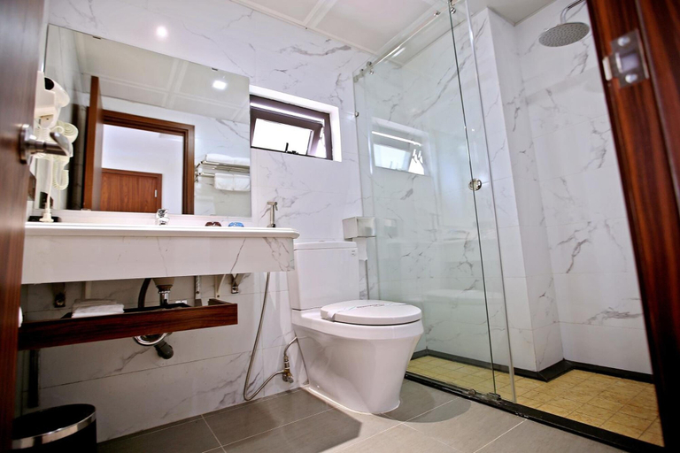 Bathroom 5, Luckful Hotel, Cầu Giấy