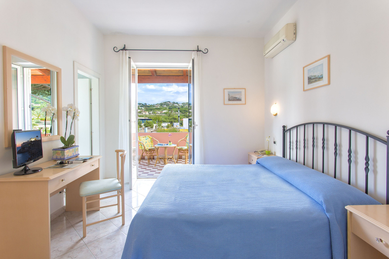 Bedroom 2, Eden Park, Napoli