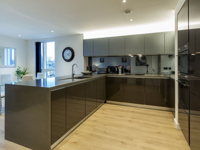 Others 4, 2 Bed Property Close to Heathrow Airport, London