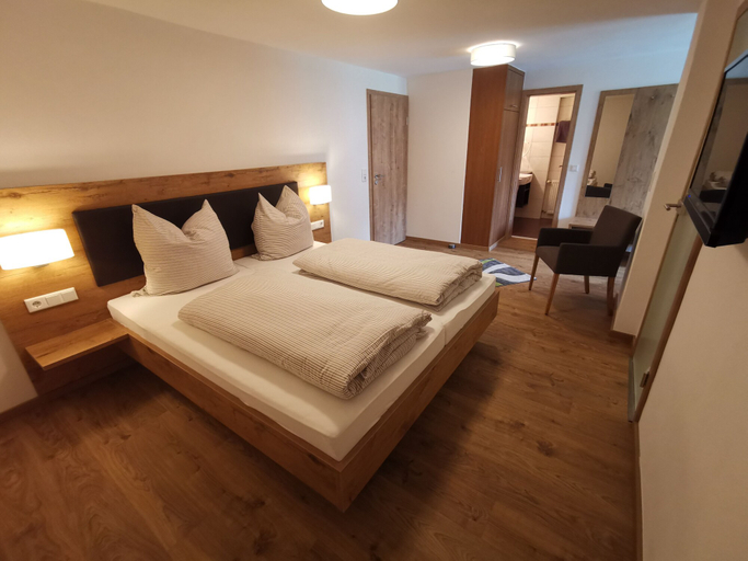 Bedroom 4, Hotel Landgasthof Grüner Baum, Odenwaldkreis