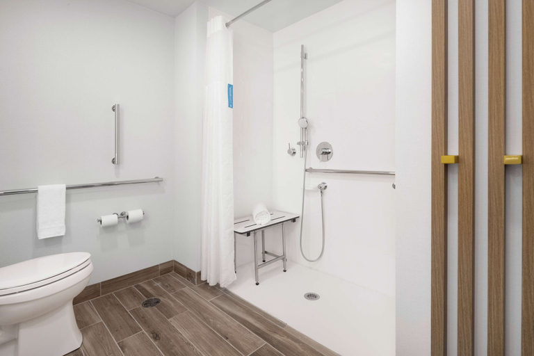 Bathroom 4, Hampton Inn Verona at Turning Stone, Oneida
