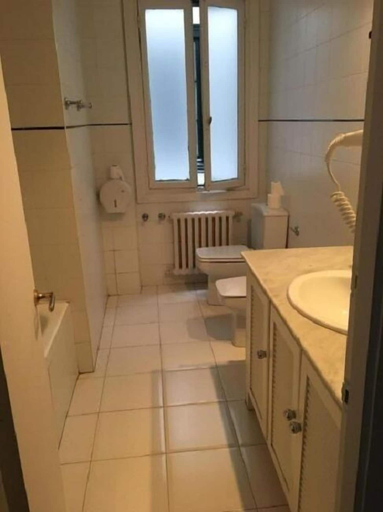 Bathroom 3, Kasa Reina, Guipúzcoa