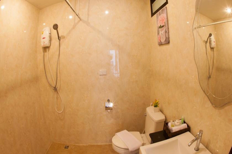 Bathroom 3, Babylon Palace Hotel, Pattaya