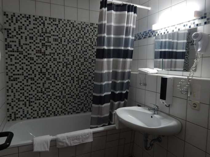 Bathroom, Bavaria Safari Hotel, Dachau
