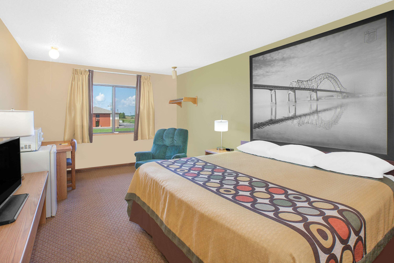 Bedroom 2, Super 8 by Wyndham Mt Pleasant, Henry