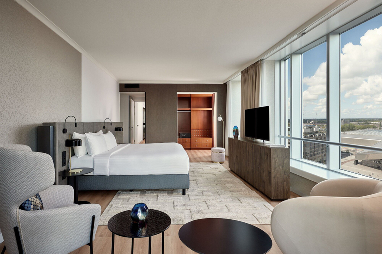 Bedroom 5, Rotterdam Marriott Hotel, Rotterdam