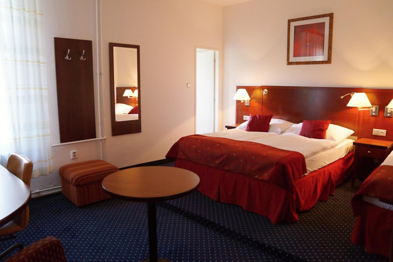 Bedroom 3, Hotel Grand, Praha - západ