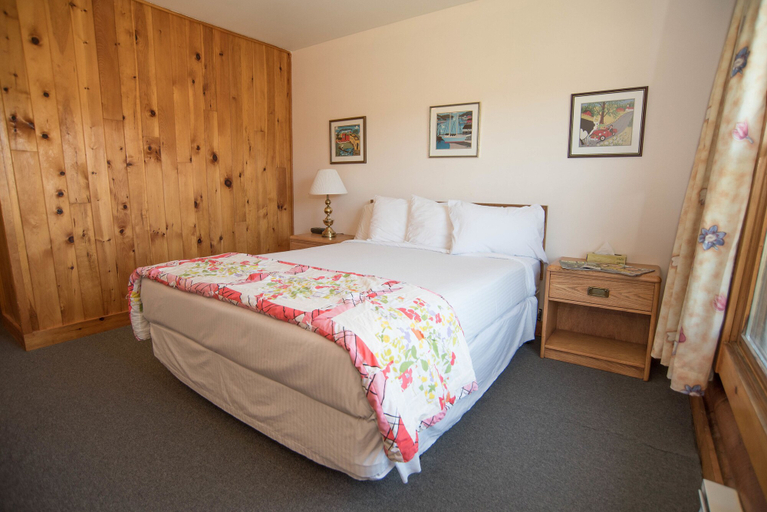 Bedroom 3, Brier Island Lodge, Digby