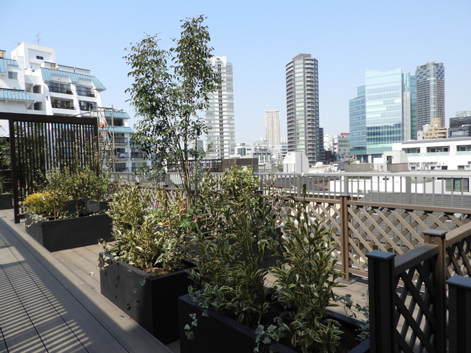 Exterior & Views 25