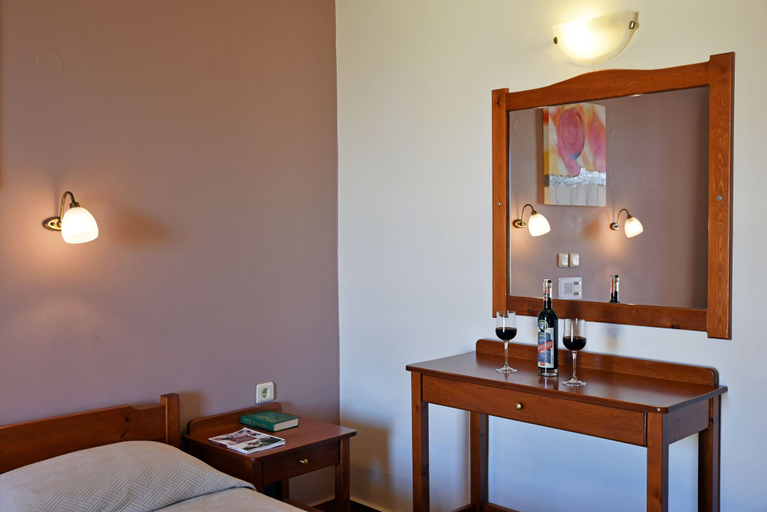 Bedroom 3, Iolkos Hotel Apartments, Crete
