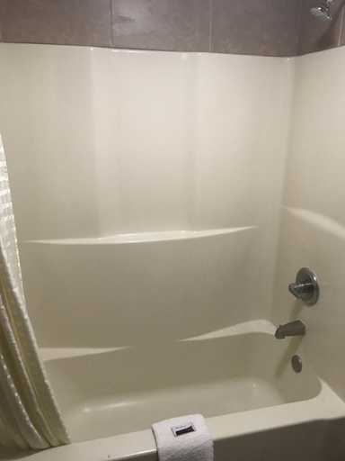 Bathroom 5, Memphis Inn, Shelby