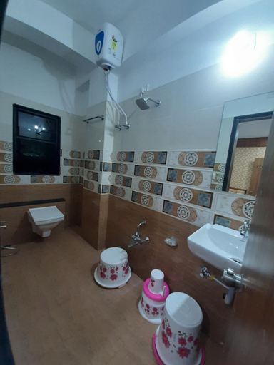 Bathroom 2, Hotel Rest & Ride, Anand
