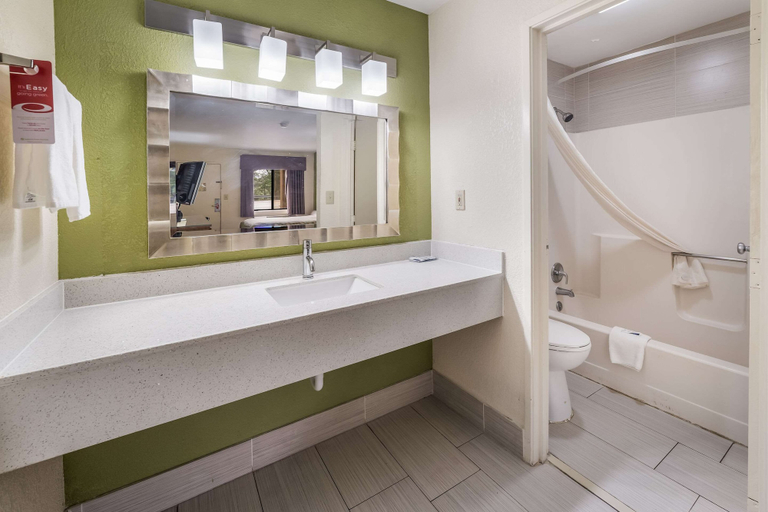 Bathroom 3, Econo Lodge Atlanta Airport East, Clayton