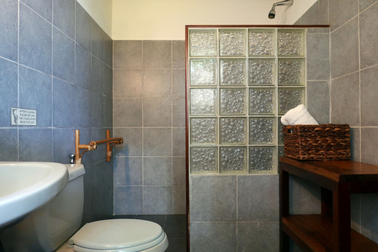 Bathroom 5, Dolarog Beach Resort, El Nido