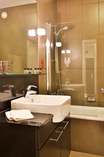 Bathroom 5, Adina Apartment Hotel Budapest, Budapesti
