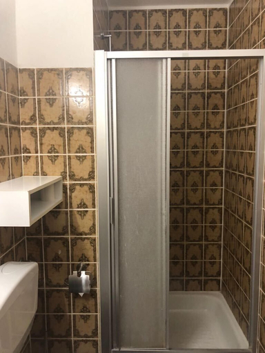 Bathroom, Hotel Gaulskopf, Gießen