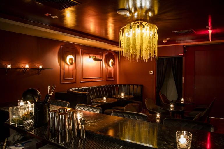 Food & Drinks 15