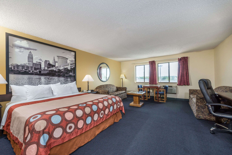 Bedroom 2, Super 8 by Wyndham Franklin/Middletown Area, Warren