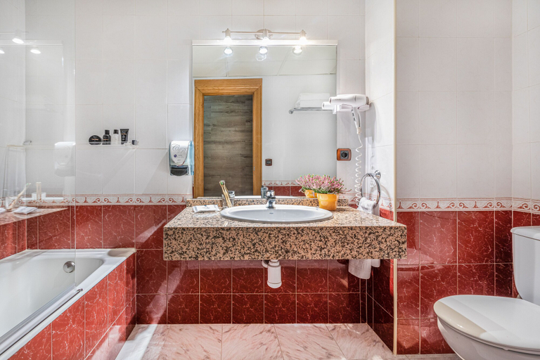 Bathroom 4, Hotel Cal Ruiz, Pyrénées-Orientales