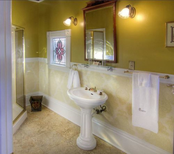 Bathroom 4, Gingerbread Mansion Inn, Humboldt