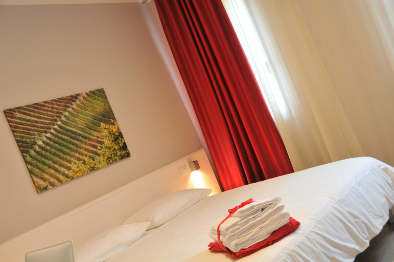 Bedroom 2, Bed & Breakfast Vieulif, Brescia