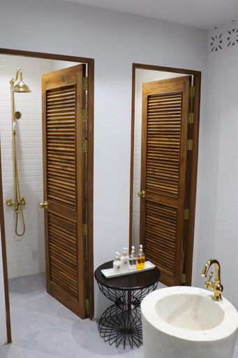 Bathroom 4, Lanna Oriental Hotel, Muang Chiang Mai