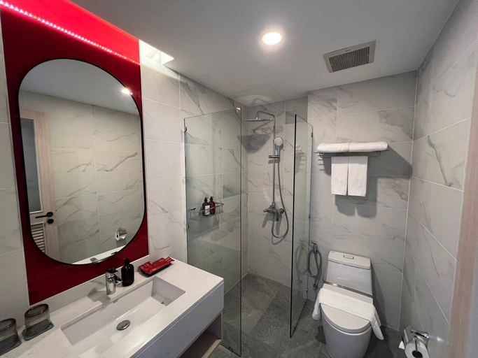 Bathroom 5, Hotel Midtown Ratsada, Phuket Island