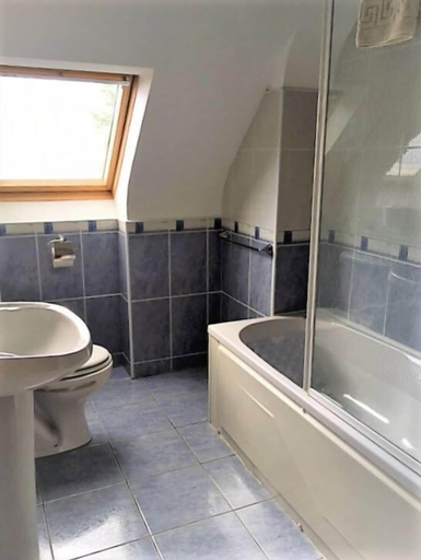 Bathroom 4, O'Connors Guesthouse