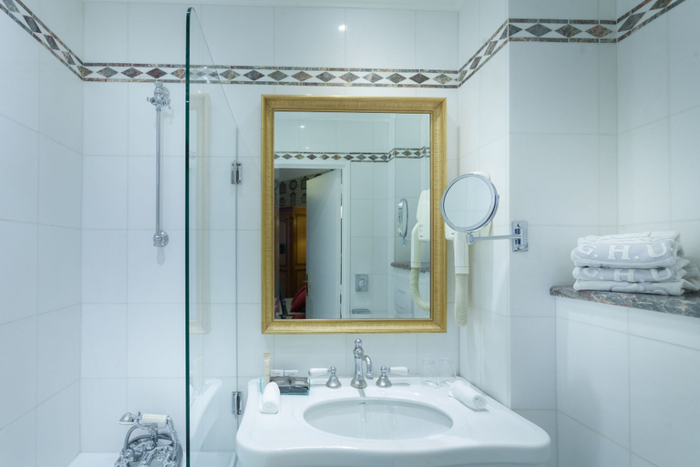 Bathroom 4, Grand Hôtel de L'Univers, Paris
