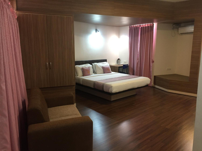 Bedroom 3, Grand Bee Hotel, Bangalore