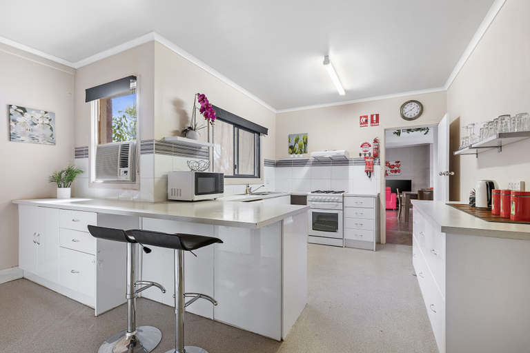 Others 4, The Gazebo Place - Spacious 4 Bedroom near Murray River, Moira - West