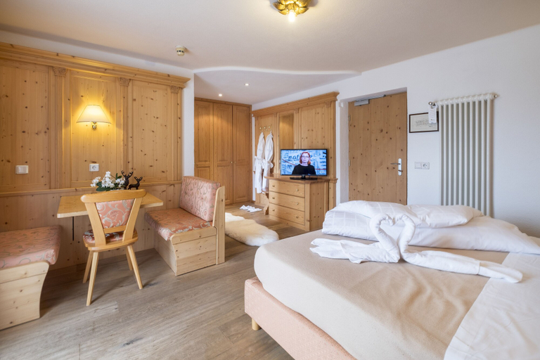 Bedroom 4, Hotel Serena, Bolzano