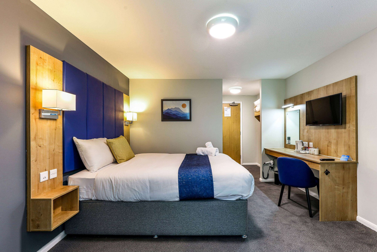 Bedroom 4, Days Inn by Wyndham Warwick North M40, Warwickshire