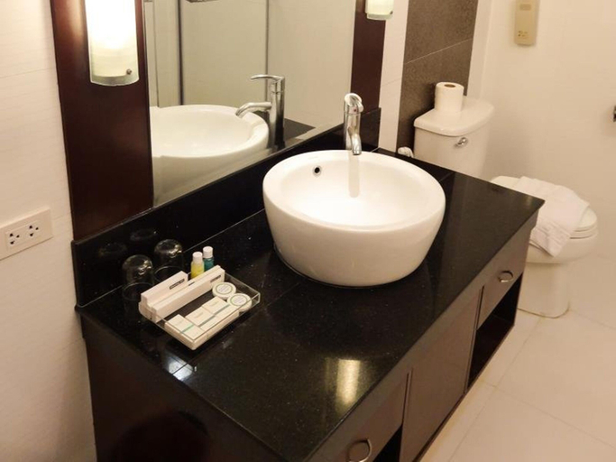 Bathroom 4, Tanza Oasis Hotel and Resort, Tanza