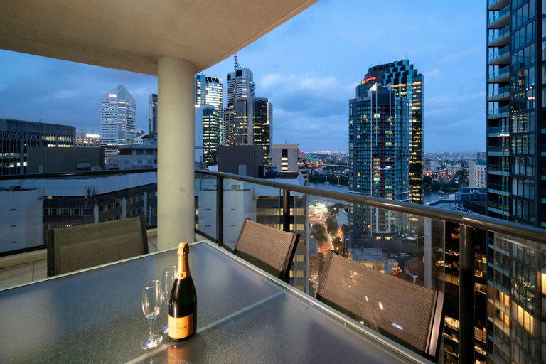 Exterior & Views 16