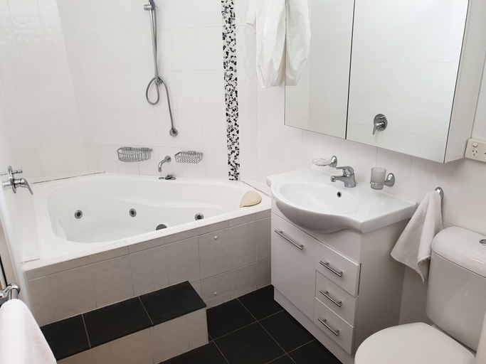 Bathroom 5, Balcony On Sixth Lodge, Murray Bridge