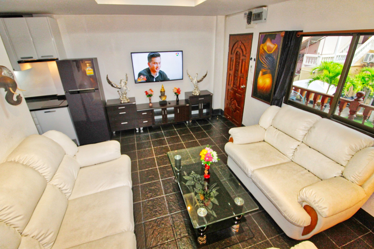 Others 5, Phratamnak Inn, Pattaya